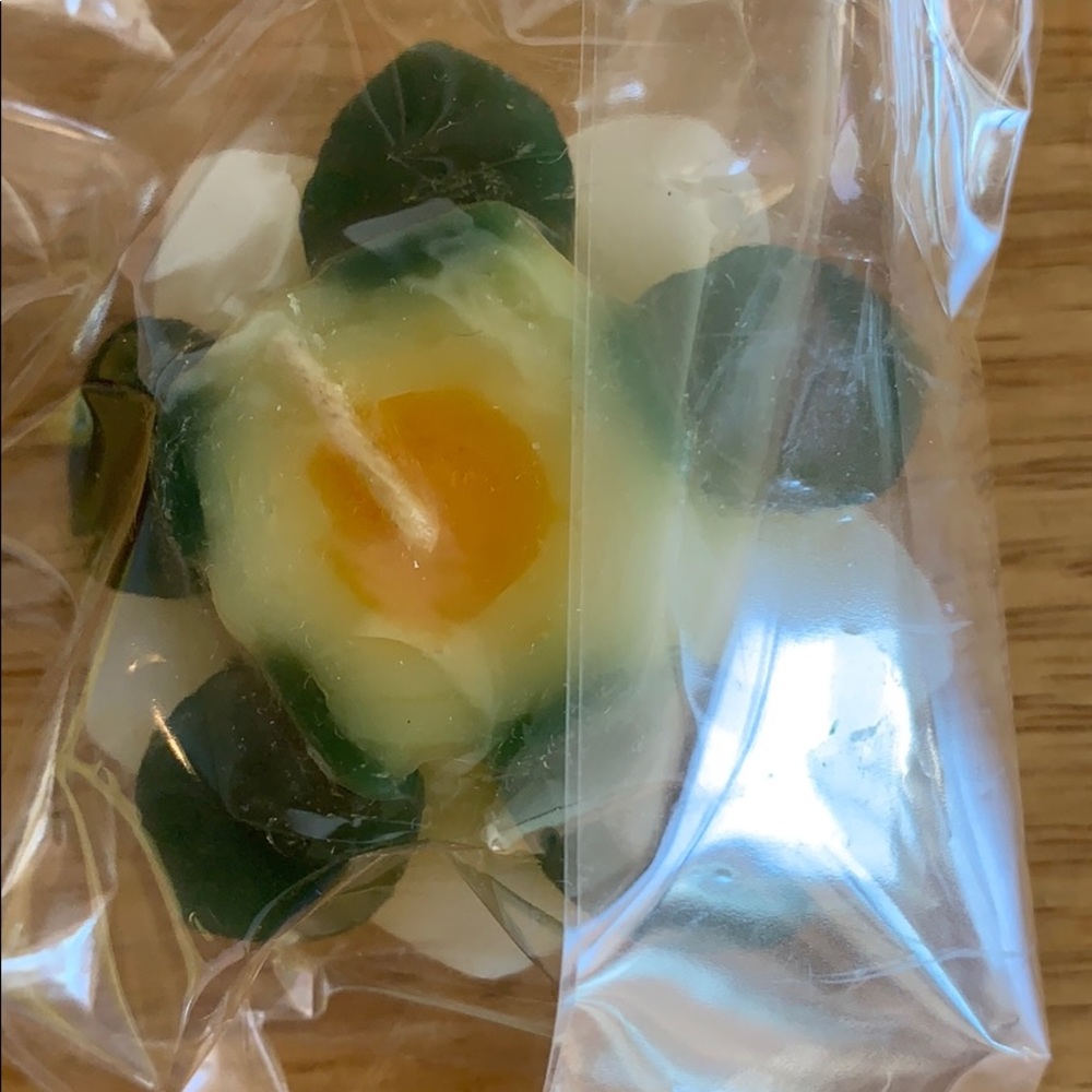Lotus Flower Floating Candle, Brand New - Picture 5 of 5